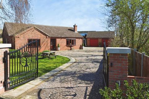 3 bed property, in Elder Tree Way, £400,000
