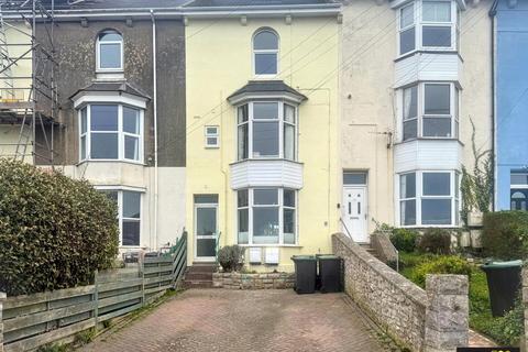 1 bed property, in Ventnor Road, £125,000
