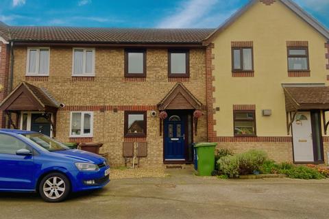 2 bed property, in Gull Way, £170,000