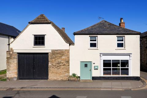 3 bed property, in Cricklade, £485,000