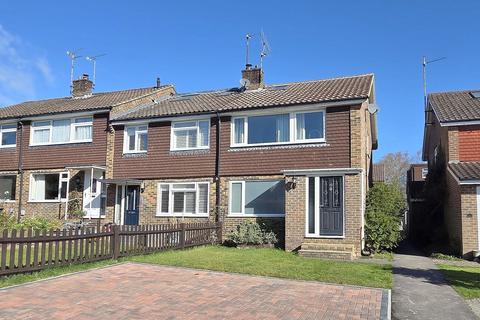 3 bed property, in Fieldway, £425,000