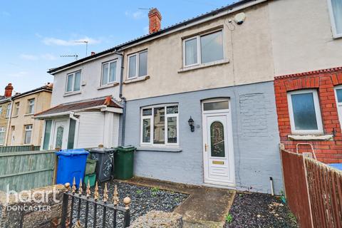 3 bed property, in Kings Crescent, £80,000