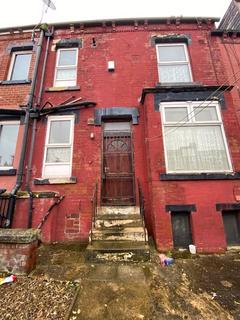2 bed property, in Bayswater Place, £120,000