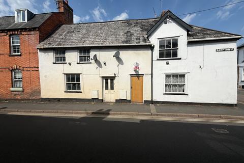 2 bed property, in Bampton Street, £140,000