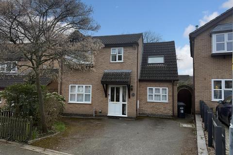 4 bed property, in Wych-Elm Close, £335,000