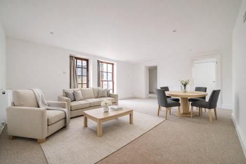 2 bed property, in Grafton Road, £280,000
