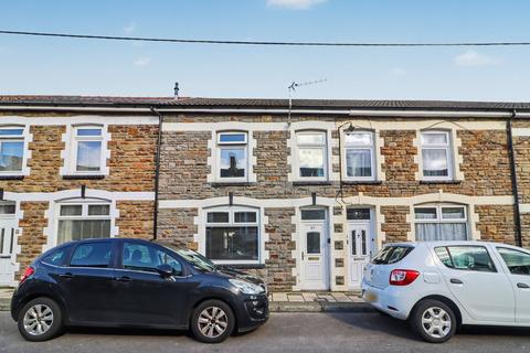 2 bed property, in Bargoed CF81, £165,000