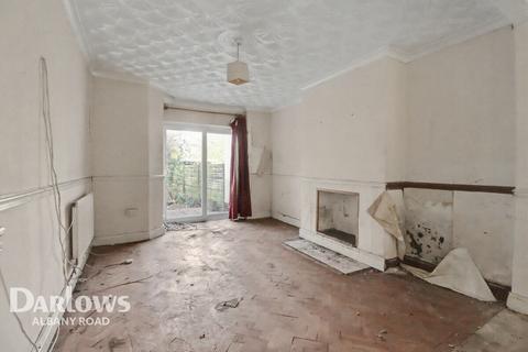 2 bed property, in Clydesmuir Road, £185,000