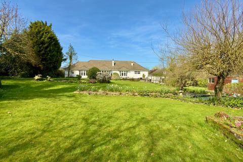 3 bed property, in Tredrizzick Bridge, £895,000