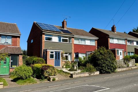 3 bed property, in 29 Admirals Way, £250,000