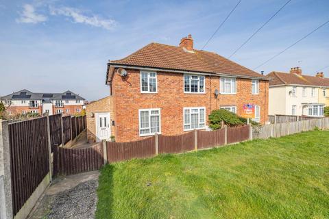 4 bed property, in Queens Road, £270,000