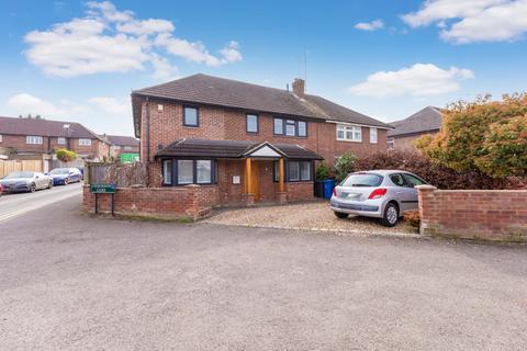 4 bed property, in Lower Road, £925,000