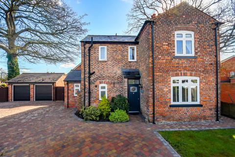 3 bed property, in Taunton Avenue, £415,000