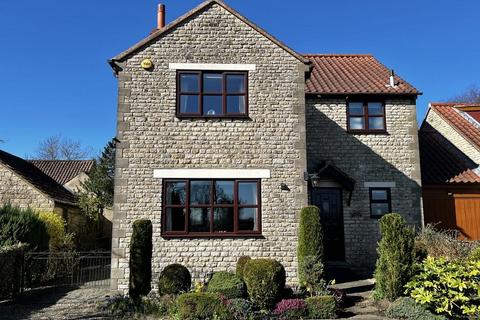 3 bed property, in Main Street, £380,000