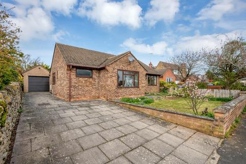 2 bed property, in Queens Walk, £550,000