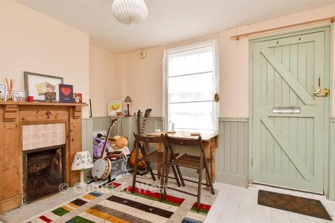 2 bed property, in New Road, £350,000