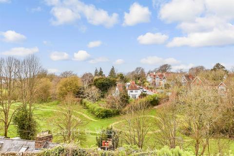 2 bed property, in New Road, £350,000