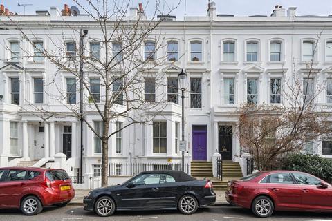 2 bed property, in Russell Road, £650,000