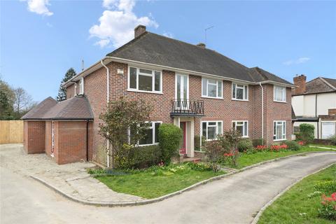 3 bed property, in Parkwood Avenue, £450,000