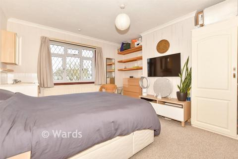 4 bed property, in St. Mildred's Avenue, £625,000