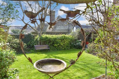 4 bed property, in St. Mildred's Avenue, £625,000