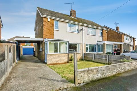 3 bed property, in The Oval, £170,000