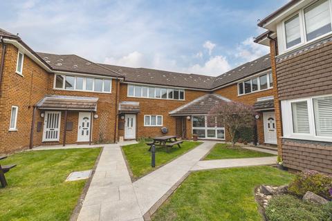 1 bed property, in Pinstone Way, £250,000