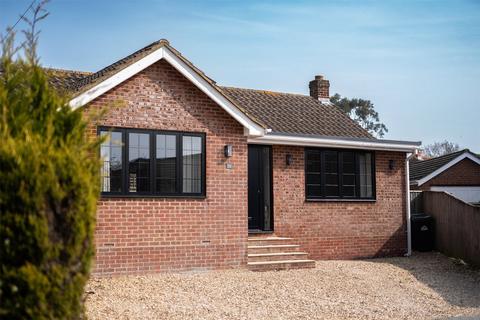 3 bed property, in Newbridge Way, £800,000