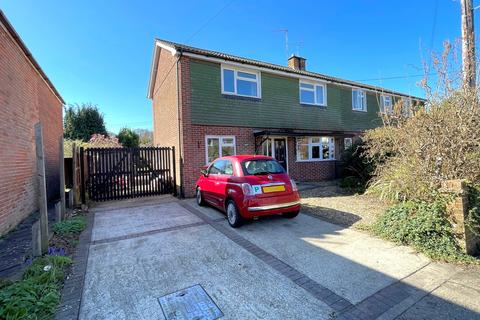 3 bed property, in Pooks Green, £395,000