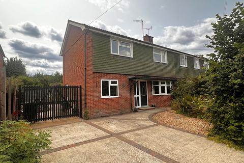 3 bed property, in Pooks Green, £385,000