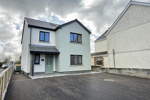 5 bed property, in Gorsddu Terrace, £369,000