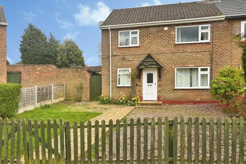 3 bed property, in Falcon Lodge Crescent, £230,000