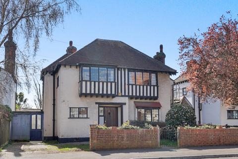3 bed property, in Caulfield Road, £475,000