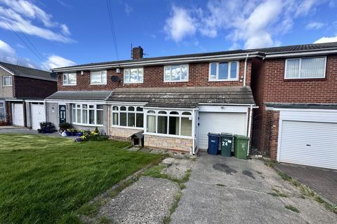 4 bed property, in Chesmond Drive, £180,000