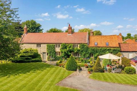 8 bed property, in Washdyke Lane, £1,200,000