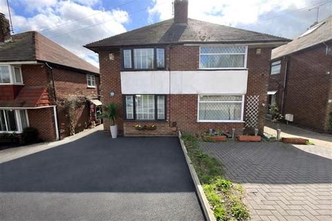 3 bed property, in Normanton Spring Road, £275,000