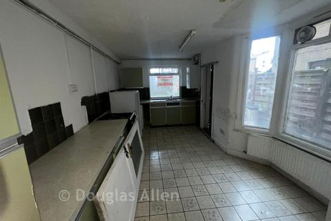 3 bed property, in Compton Avenue, £450,000