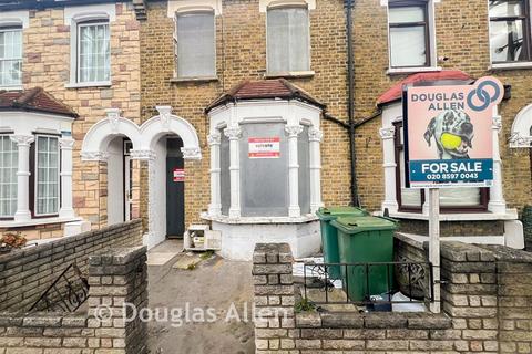 3 bed property, in Compton Avenue, £450,000
