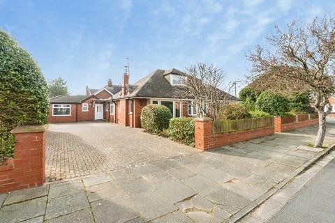 4 bed property, in Beverley Road North, £450,000