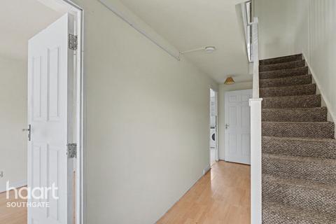 5 bed property, in Westminster Drive, £650,000