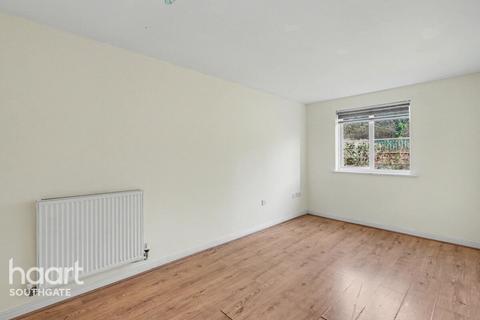 5 bed property, in Westminster Drive, £650,000