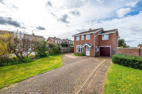 4 bed property, in Richmond Drive, £345,000