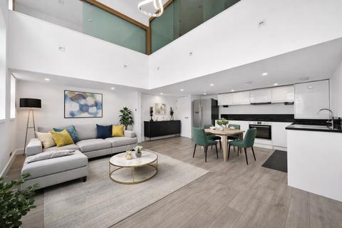 4 bed property, in Gatton Road, £600,000