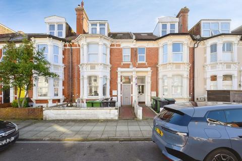 1 bed property, in Whitwell Road, £100,000