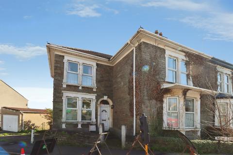 3 bed property, in Downend Road, £260,000