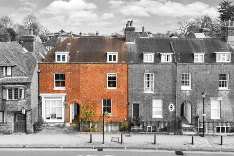 6 bed property, in High Street, £1,000,000