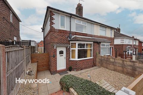 2 bed property, in Clive Road, £170,000