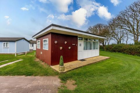 2 bed property, in Links Road, £58,000