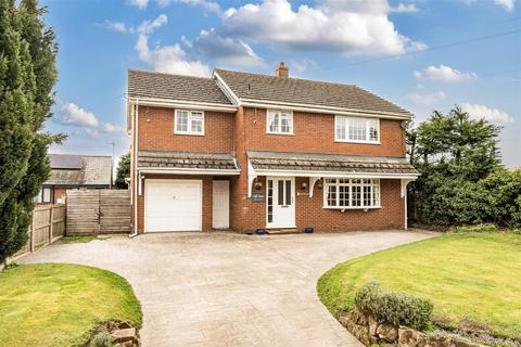 4 bed property, in Baschurch, £450,000