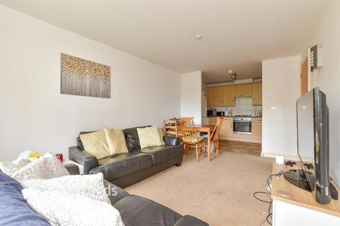3 bed property, in Bingley Court, £180,000